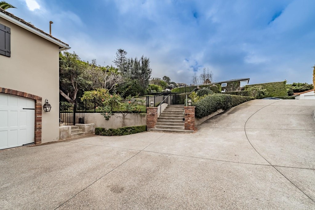 7695 Hillside Drive La Jolla, CA 92037 - Photo 37 of 39