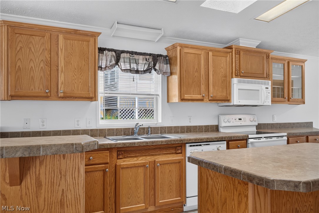 668 Woodlawn Road Chardon, OH 44024 - Photo 9 of 29