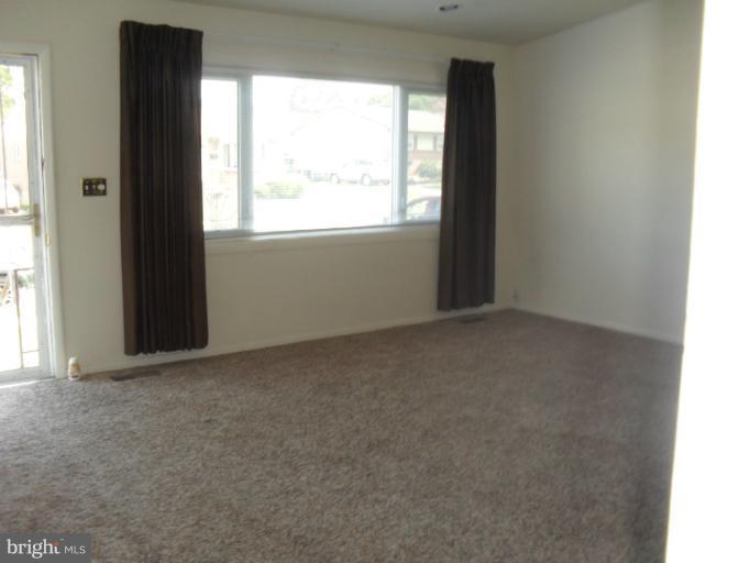 4737 Byron Road Baltimore, MD 21244 - Photo 8 of 18 Living Room