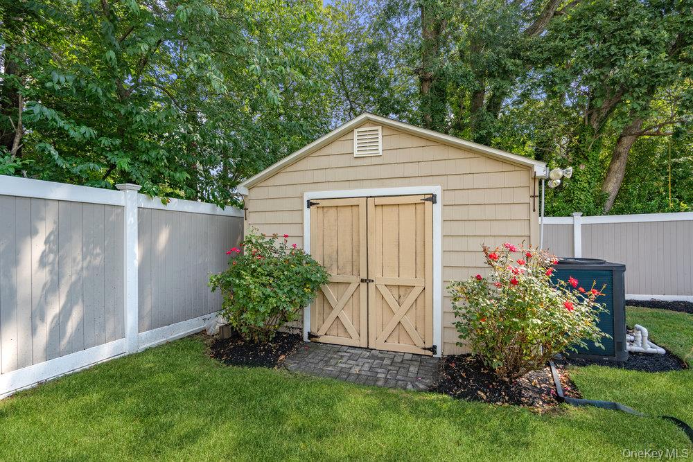 939 Manor Lane Bay Shore, NY 11706 - Photo 33 of 47