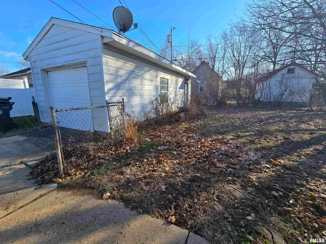 $94,900 | 1022 Market Street, Pekin, IL 61554