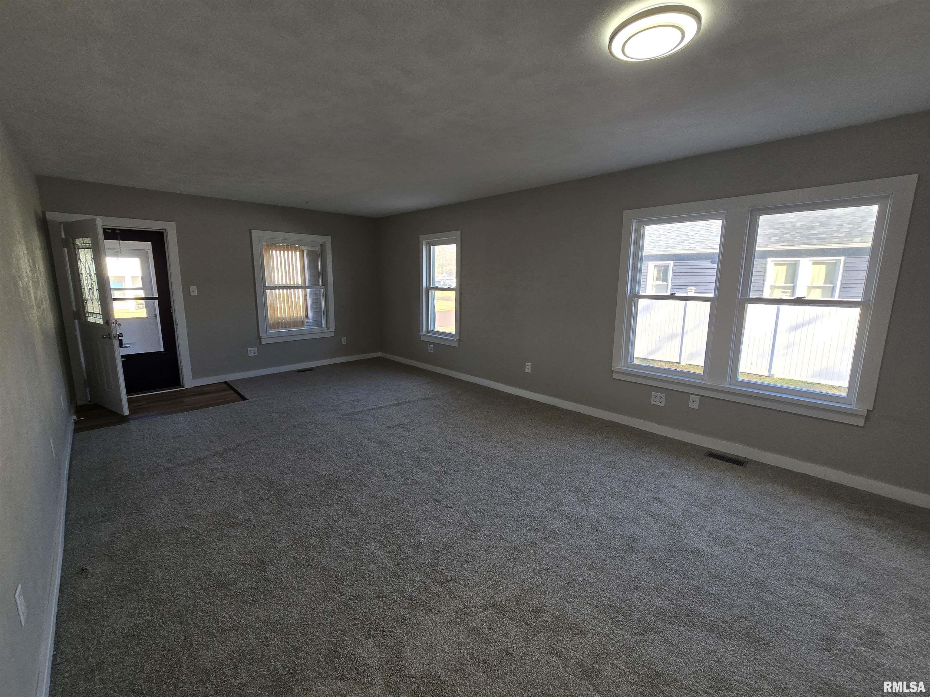 1022 Market Street Pekin, IL 61554 - Photo 3 of 17