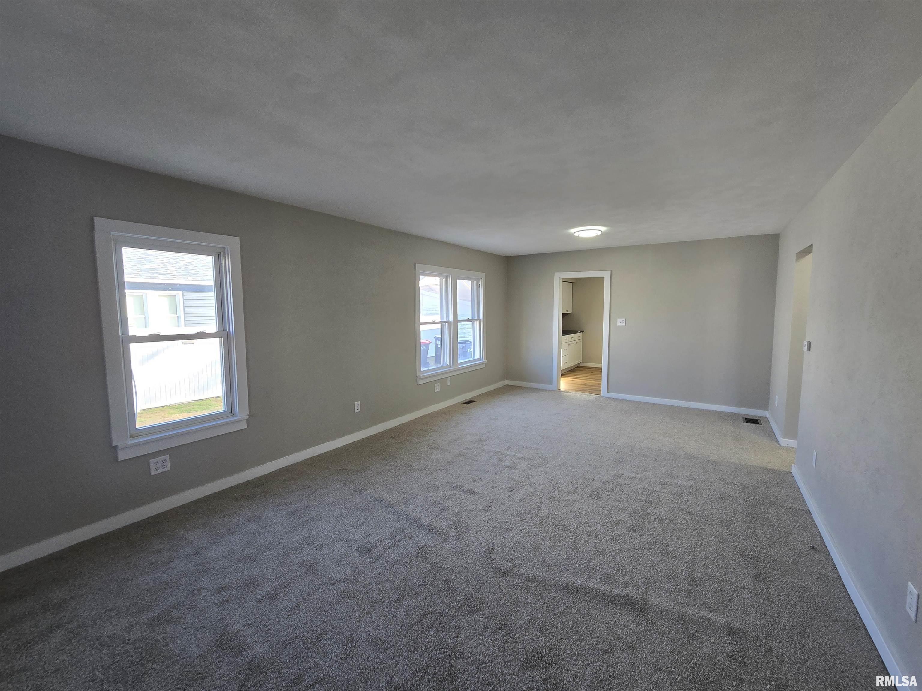 1022 Market Street Pekin, IL 61554 - Photo 5 of 17