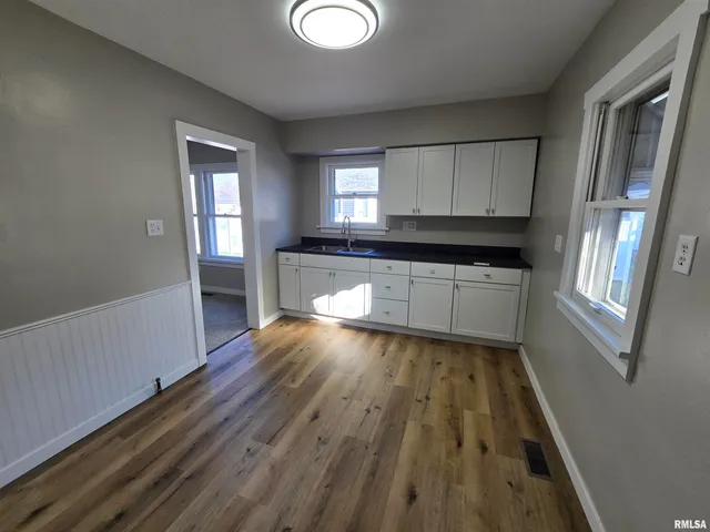 $94,900 | 1022 Market Street, Pekin, IL 61554