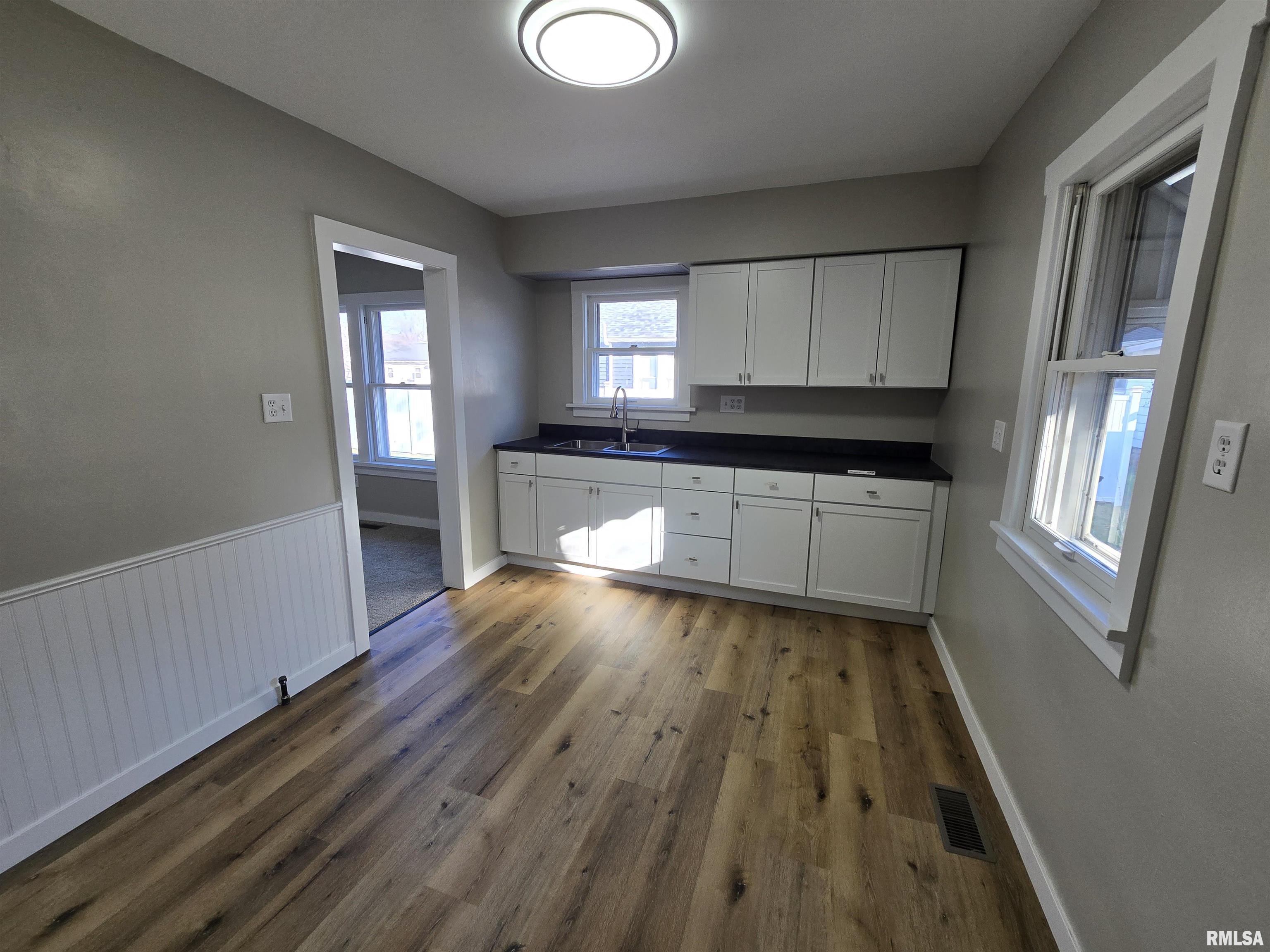 1022 Market Street Pekin, IL 61554 - Photo 6 of 17