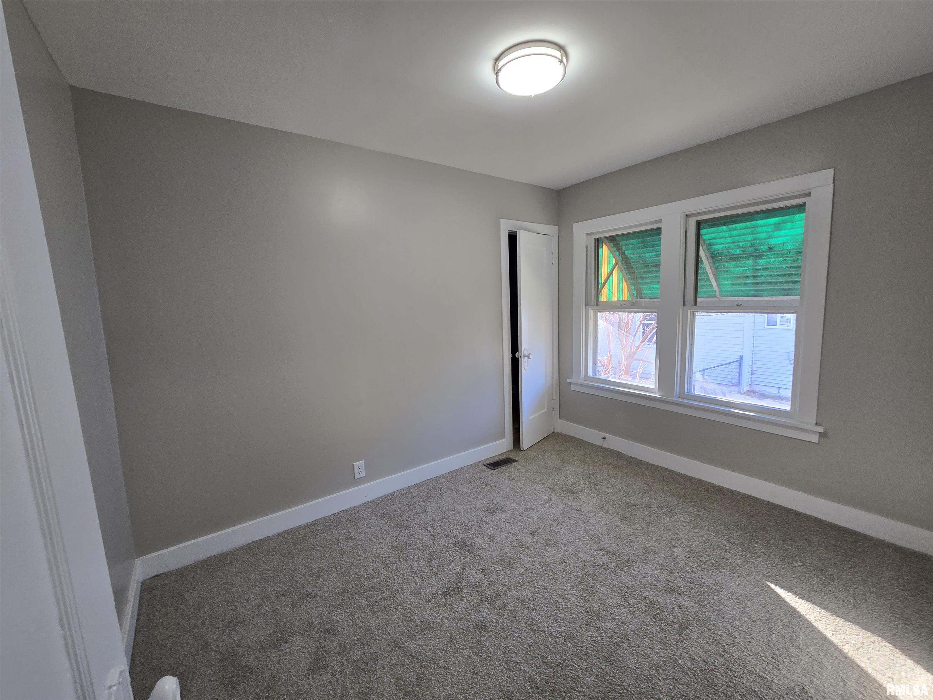 1022 Market Street Pekin, IL 61554 - Photo 8 of 17