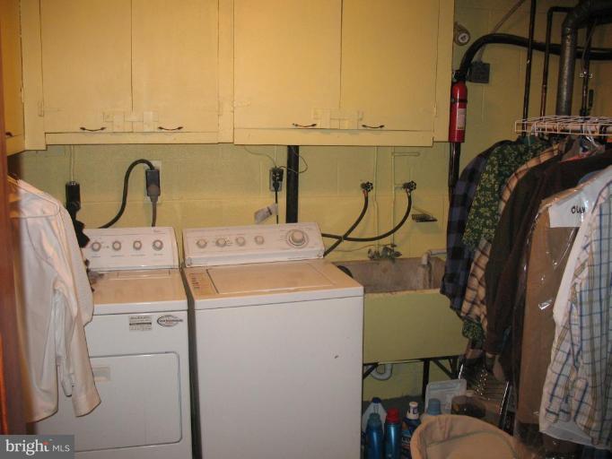 7811 Ontario Road Gainesville, VA 20155 - Photo 17 of 25 Laundry Area 1