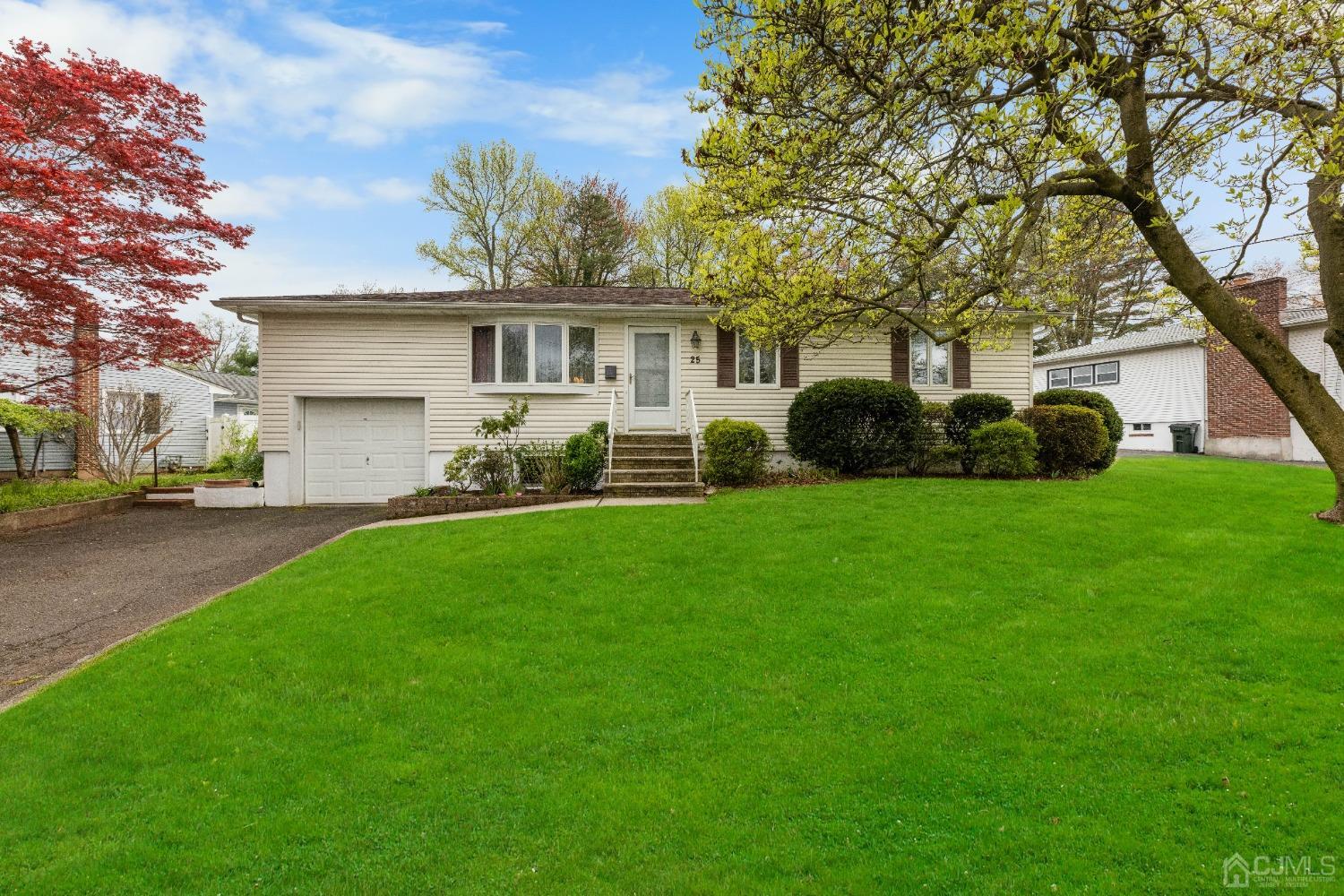 25 Oxford Road Colonia, NJ 07067 - Photo 1 of 26 Gallery Image 1