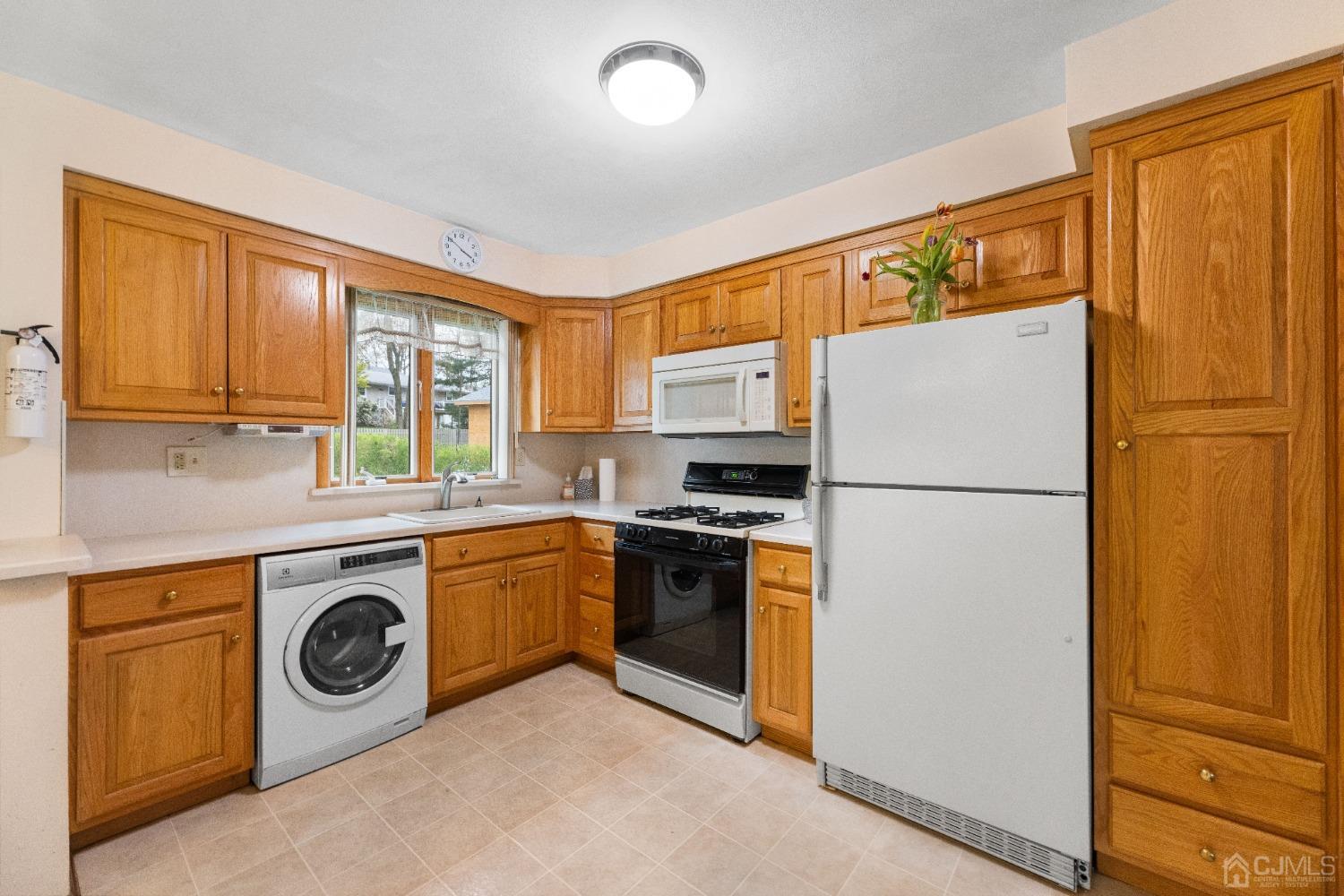 25 Oxford Road Colonia, NJ 07067 - Photo 12 of 26 Gallery Image 12