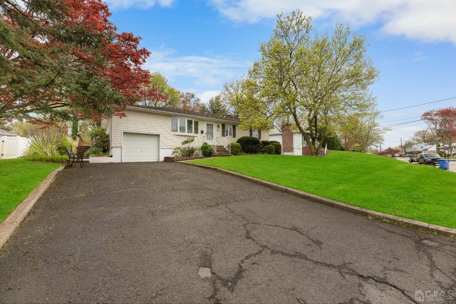 25 Oxford Road Colonia, NJ 07067 - Photo 2 of 26 Gallery Image 2