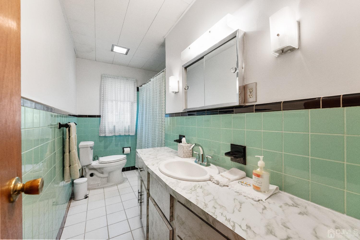 25 Oxford Road Colonia, NJ 07067 - Photo 22 of 26 Gallery Image 22