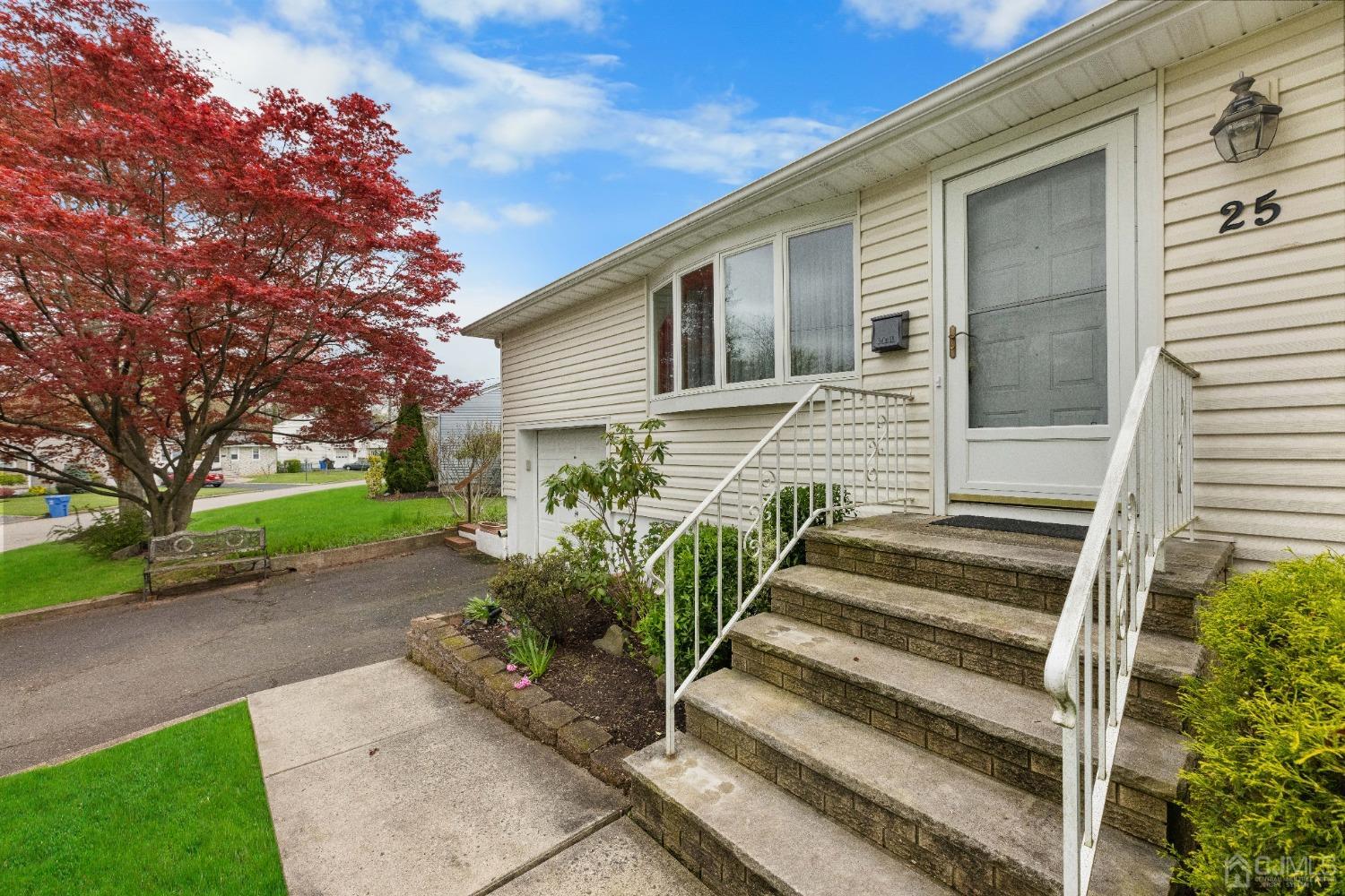 25 Oxford Road Colonia, NJ 07067 - Photo 4 of 26 Gallery Image 4