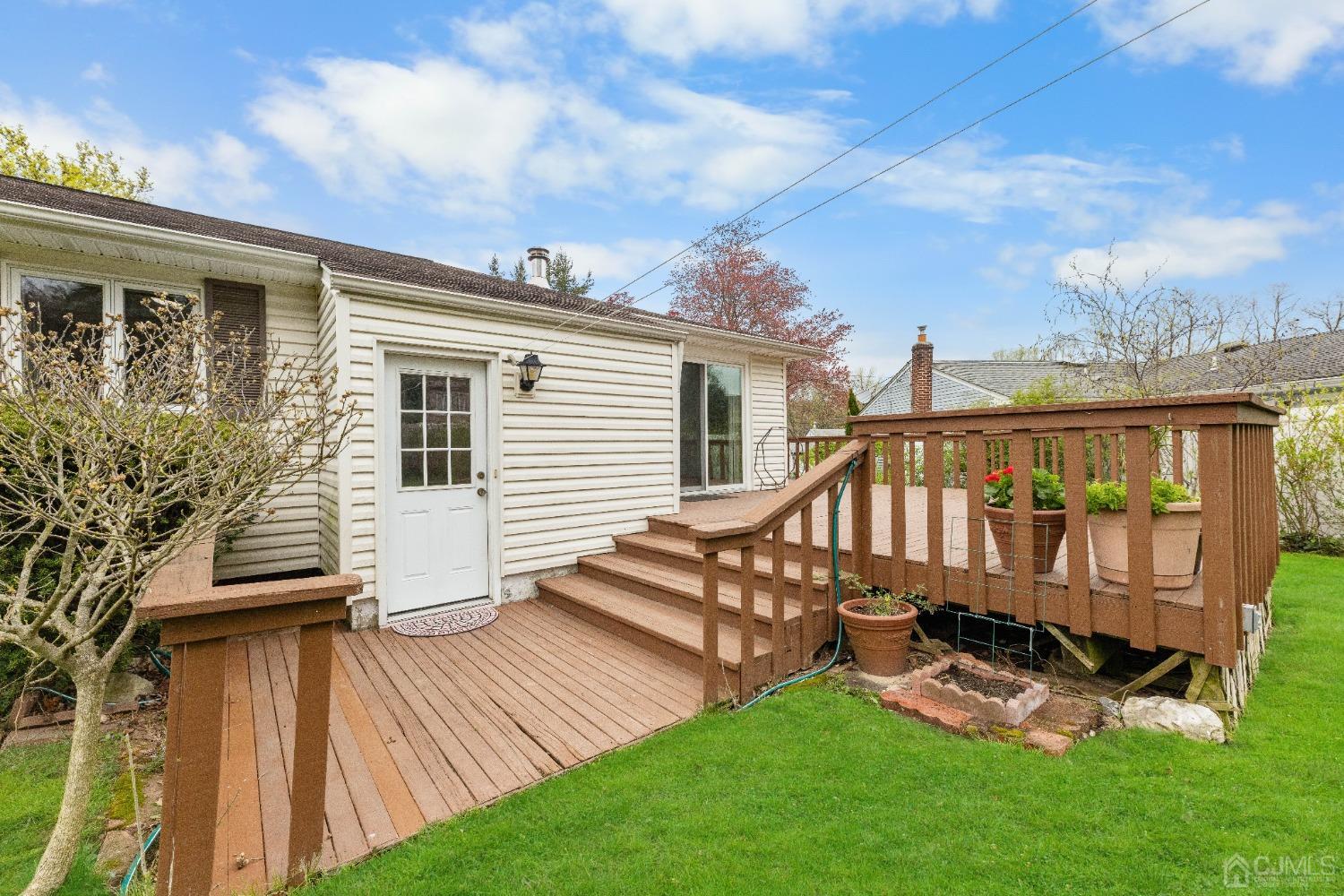 25 Oxford Road Colonia, NJ 07067 - Photo 7 of 26 Gallery Image 7