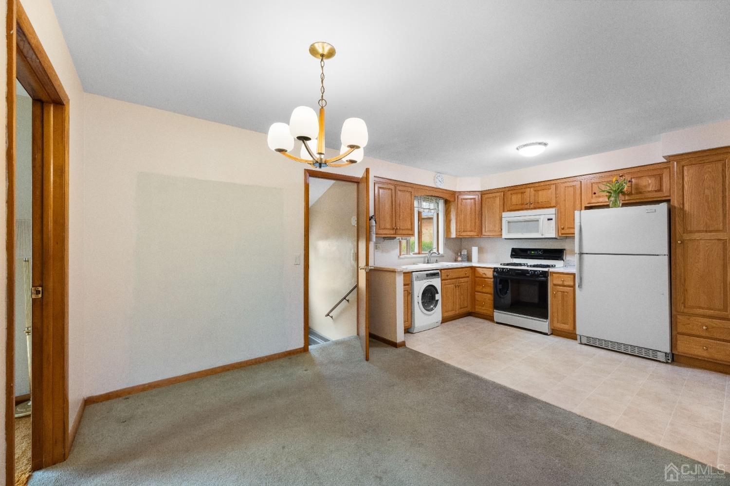 25 Oxford Road Colonia, NJ 07067 - Photo 10 of 26 Gallery Image 10