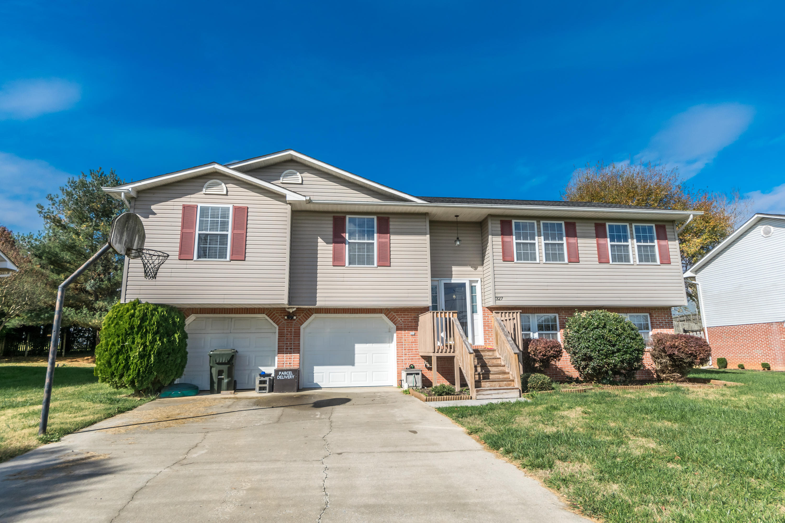 327 Gray Station Road Gray, TN 37615 - Photo 2 of 16 DSC_0736