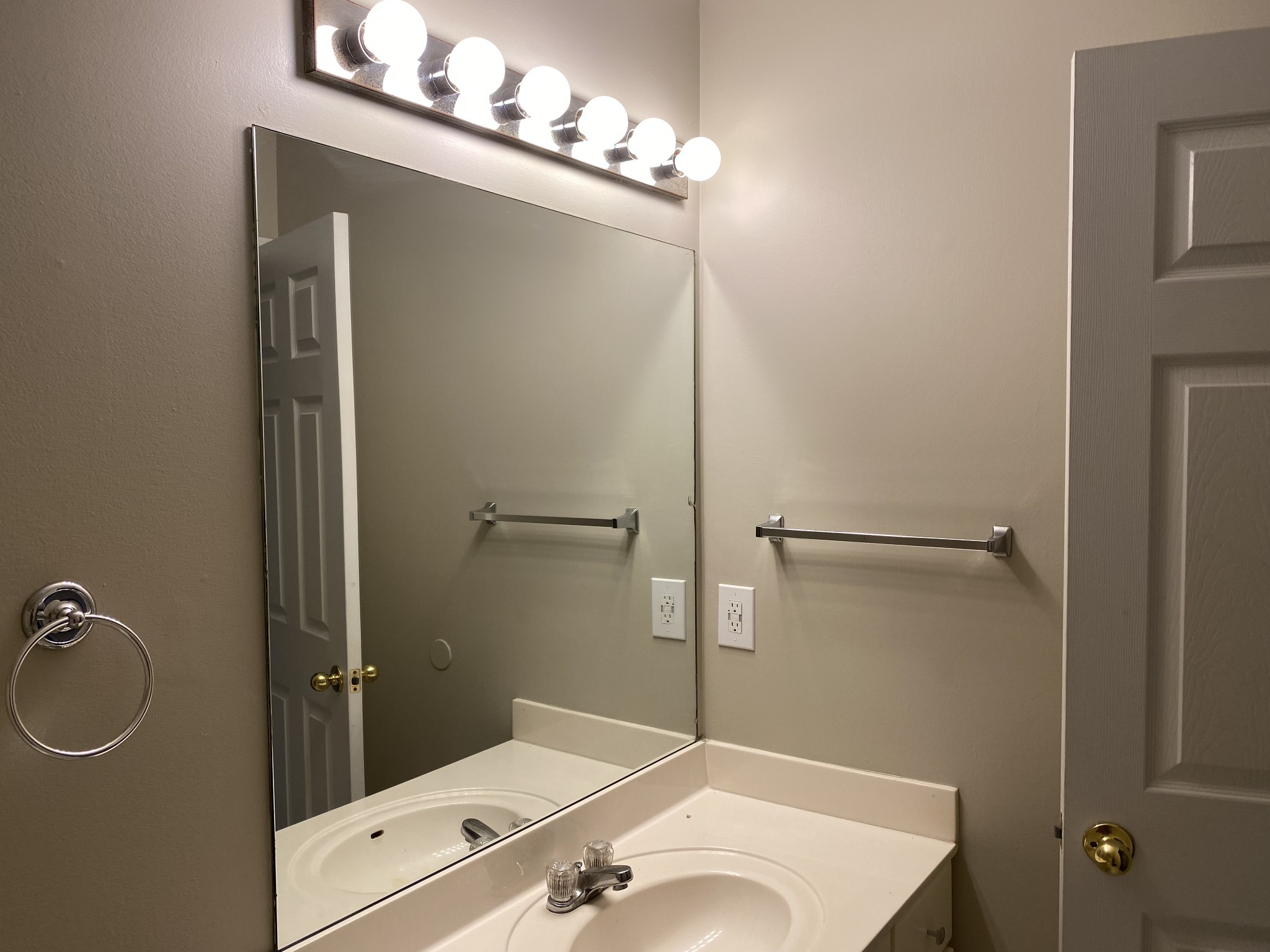 1302 Fenner Court Franklin, TN 37067 - Photo 17 of 26 a bathroom with a sink and mirror