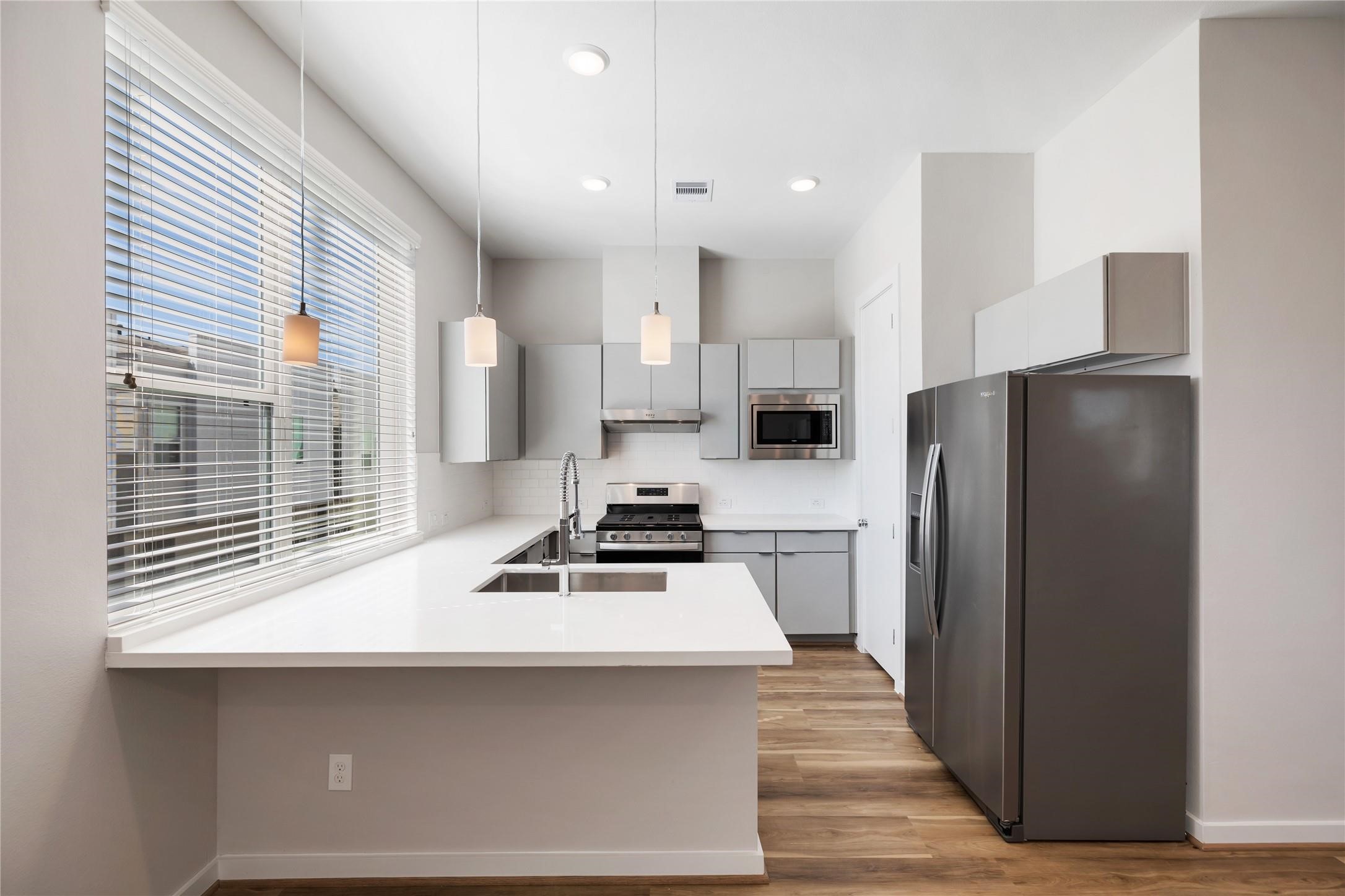 602 Thornton Road, Unit A Houston, TX 77018 - Photo 9 of 23 Second floor kitchen.