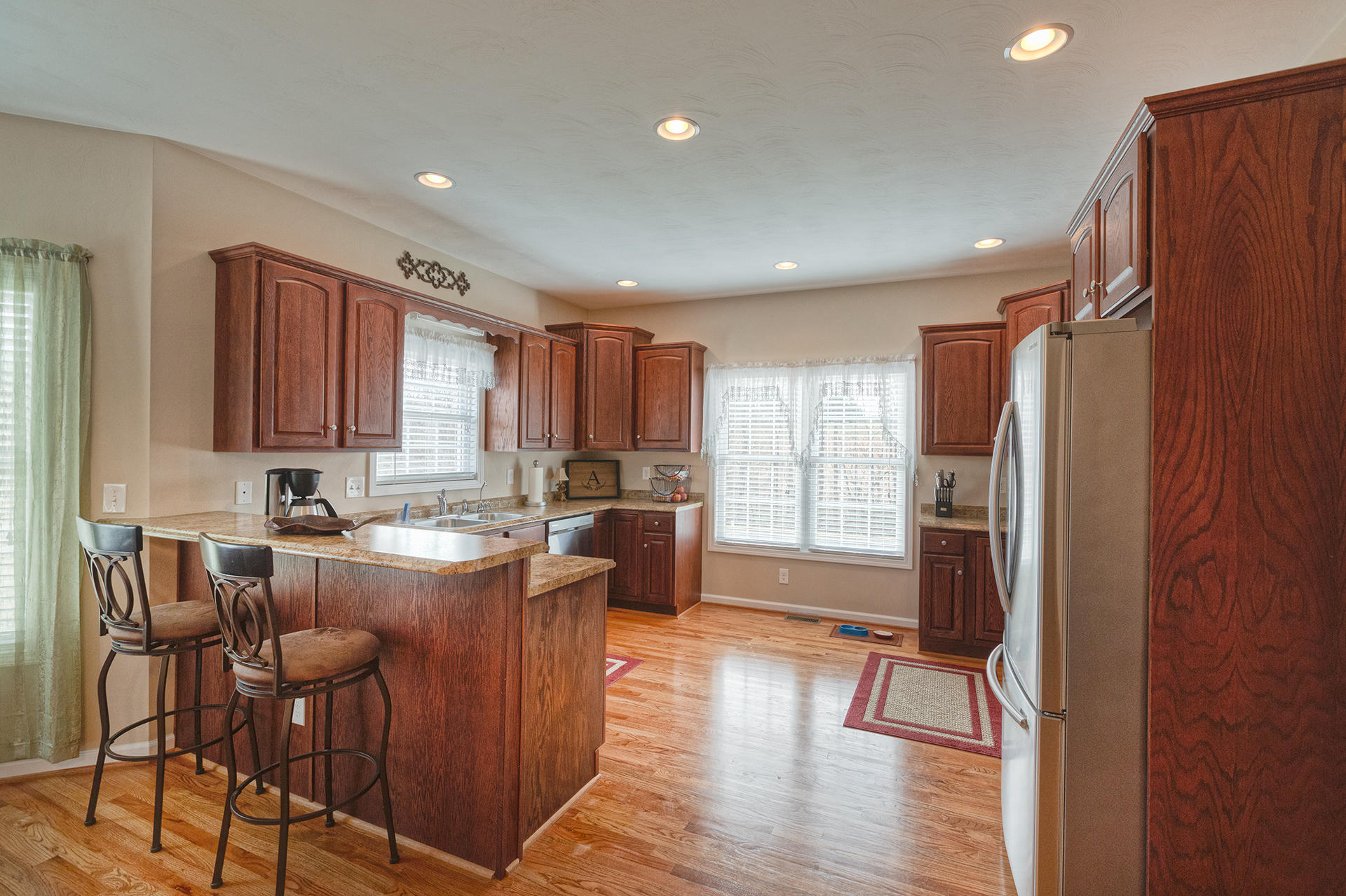 180 Ridgley Lane Fincastle, VA 24090 - Photo 5 of 25 Eat-at bar