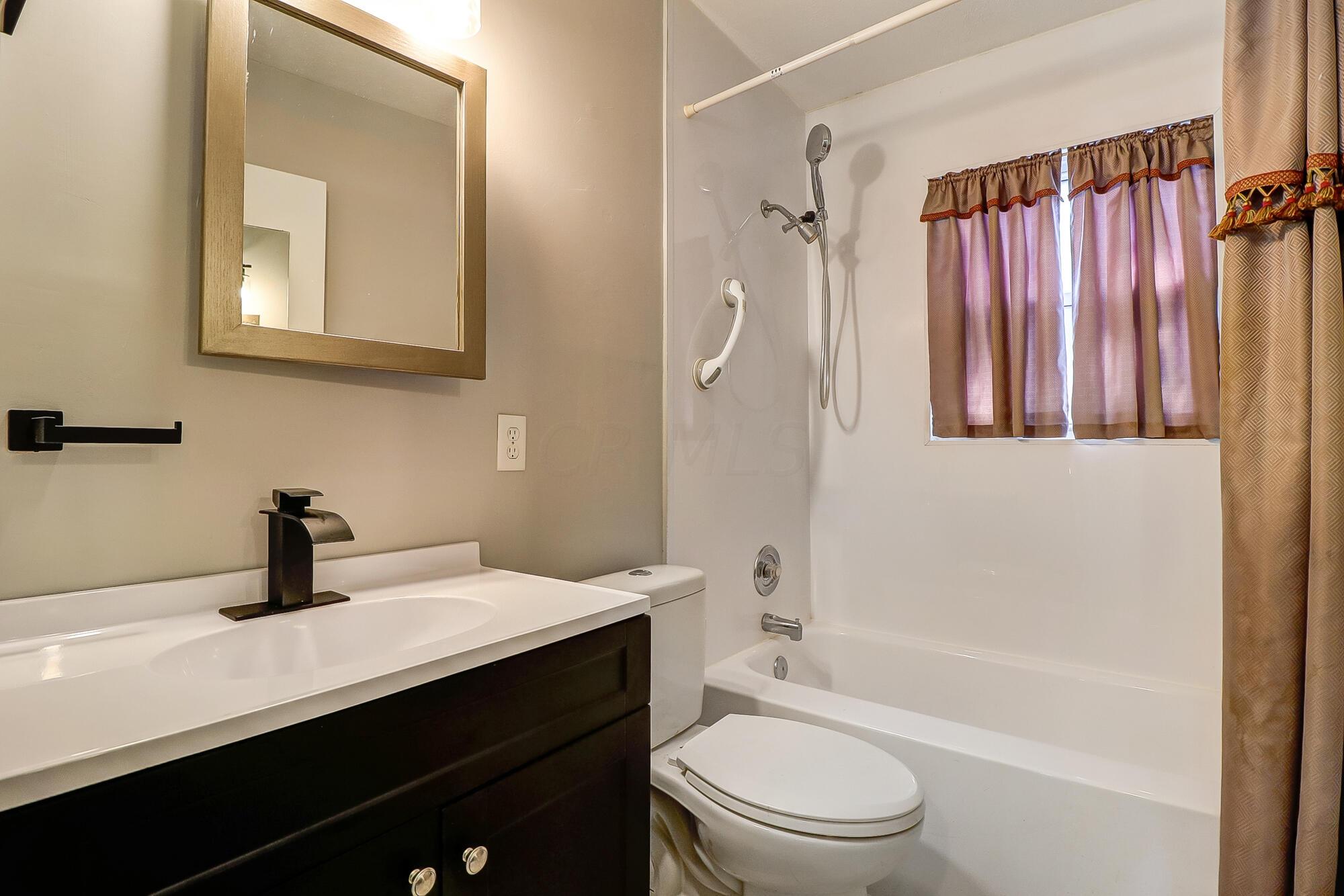 2939 Templeton Road Columbus, OH 43209 - Photo 26 of 33 Full Bath