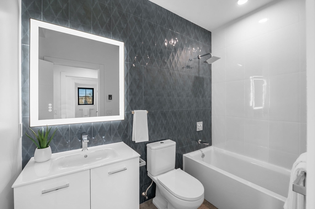 11 Boynton Street, Unit 204 Swampscott, MA 01907 - Photo 31 of 42 a bathroom with a toilet a sink and a bathtub