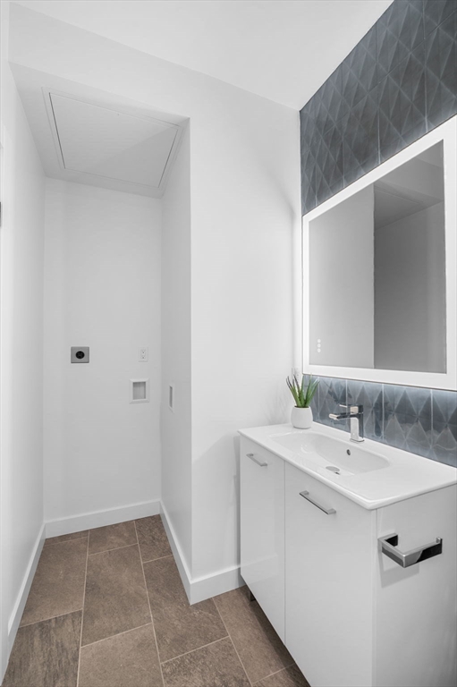 11 Boynton Street, Unit 204 Swampscott, MA 01907 - Photo 33 of 42 a bathroom with a sink and a mirror
