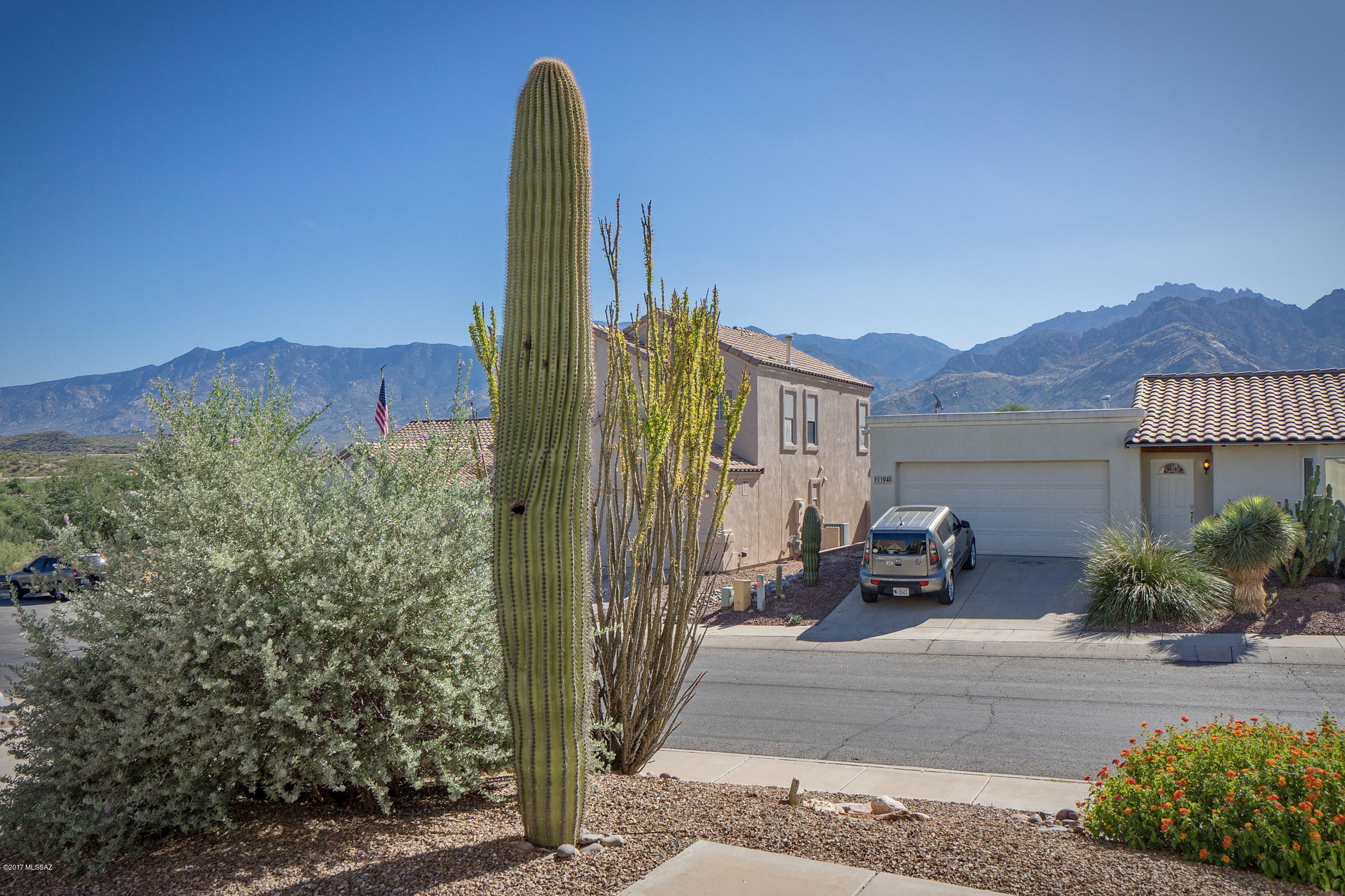 11939 North Meteor Place Tucson, AZ 85737 - Photo 2 of 25