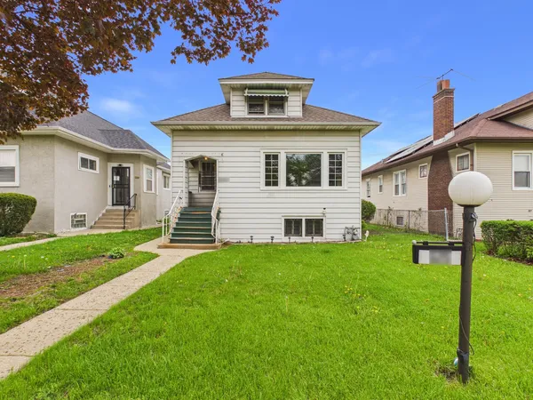 $179,900 | 625 South 18th Avenue, Maywood, IL 60153