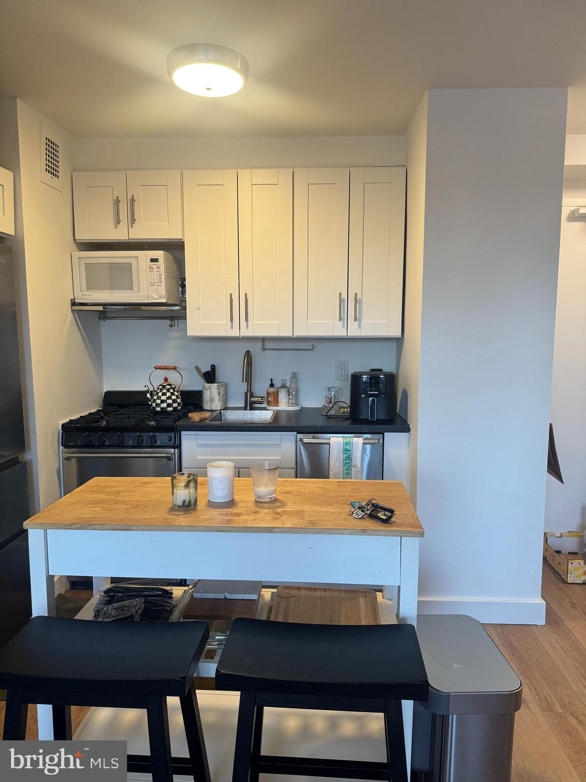 1806 Rittenhouse Square, Unit 606 Philadelphia, PA 19103 - Photo 4 of 19