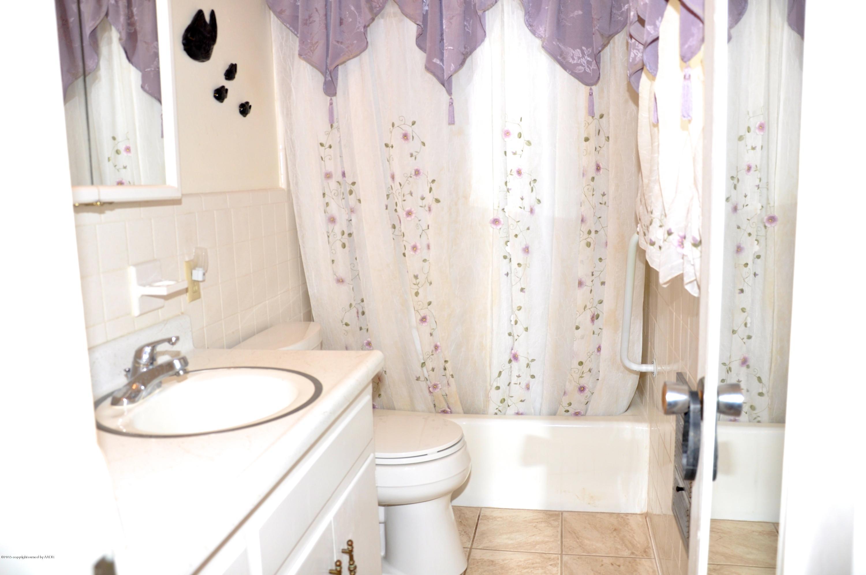 5100 Kirk Drive Amarillo, TX 79110 - Photo 12 of 22 2nd Bathroom
