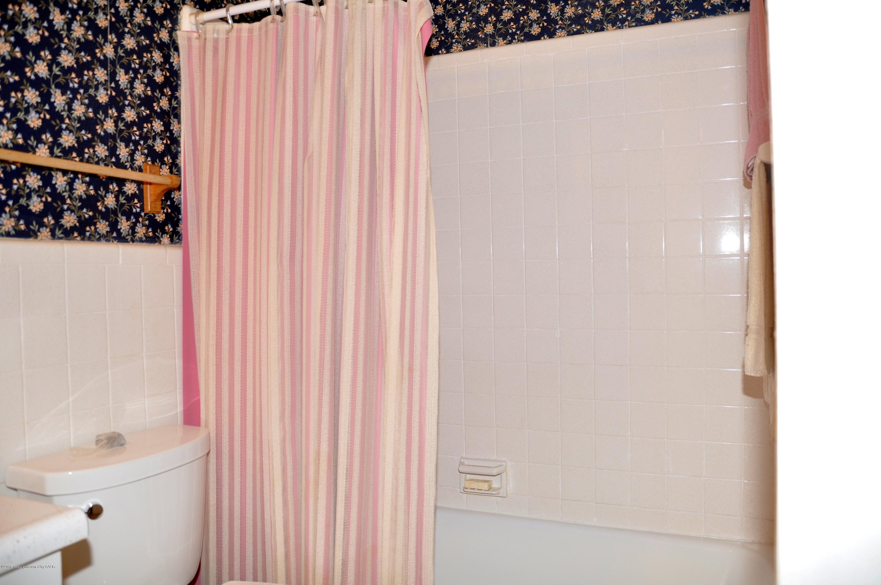 5100 Kirk Drive Amarillo, TX 79110 - Photo 6 of 22 Bath