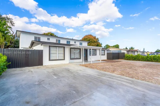 a view of a house with a backyard