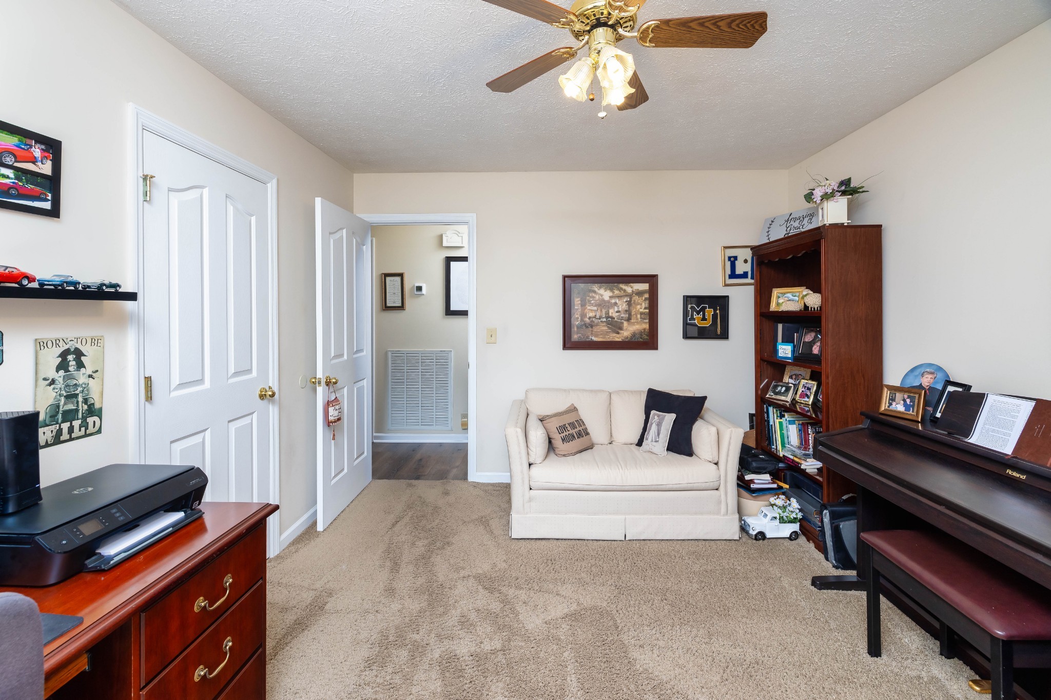 232 Trice Road Lebanon, TN 37087 - Photo 42 of 43 a living room with furniture and a piano