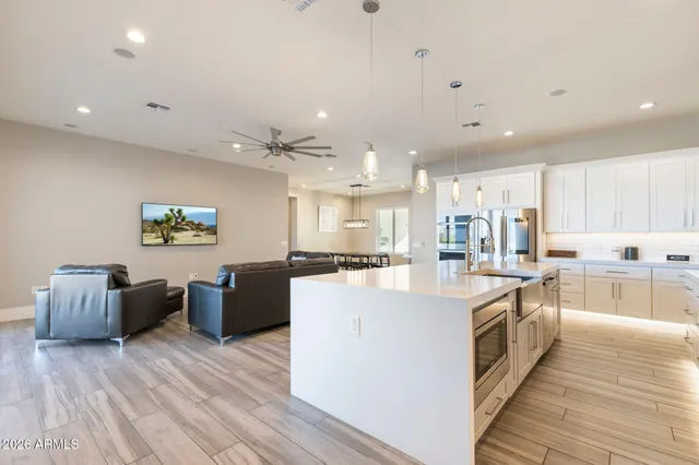 $869,900 | 2252 East South Mountain Avenue, Phoenix, AZ 85042