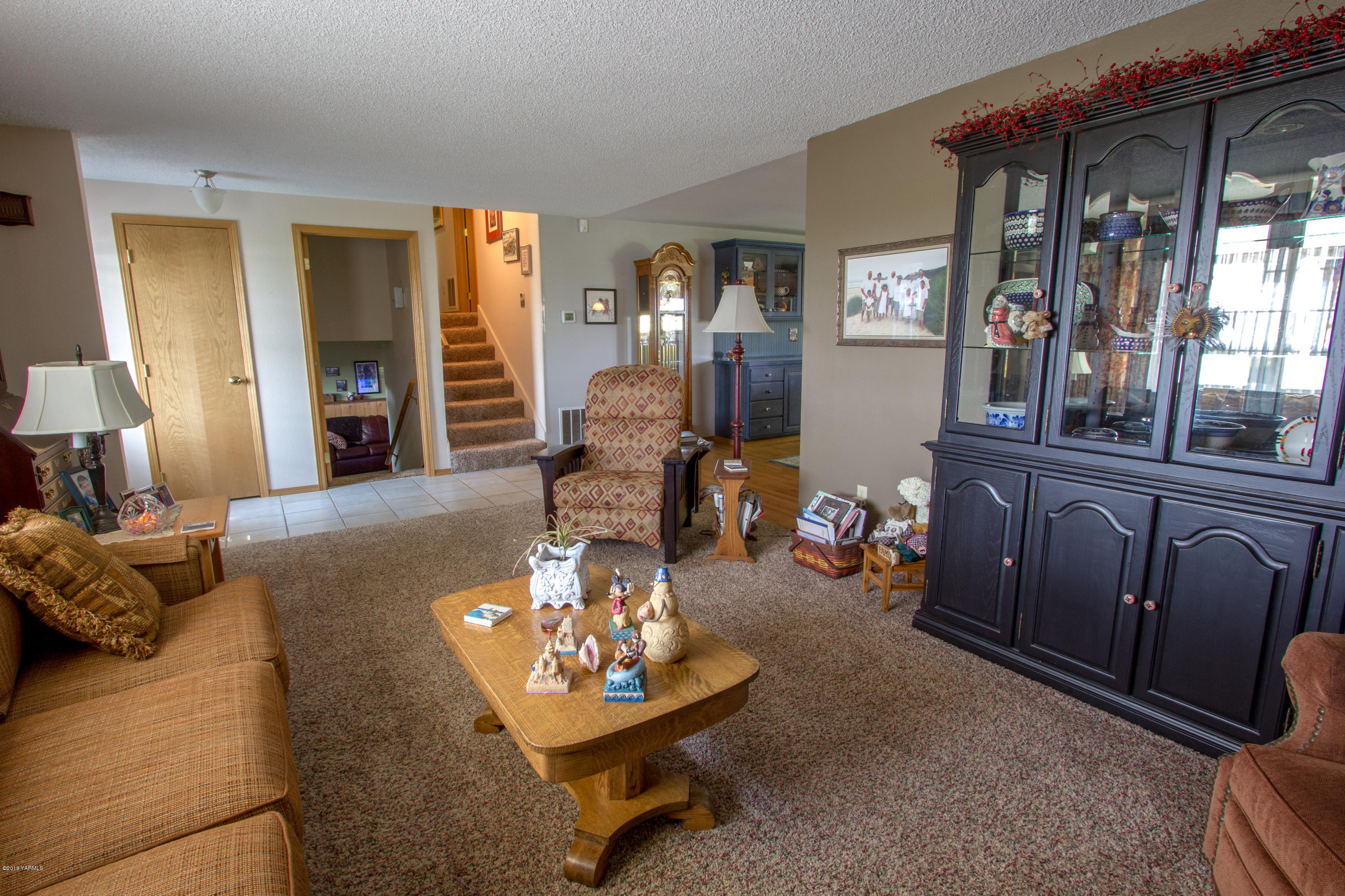 3210 Harrah Road Harrah, WA 98933 - Photo 13 of 33 a living room with furniture and wooden floor