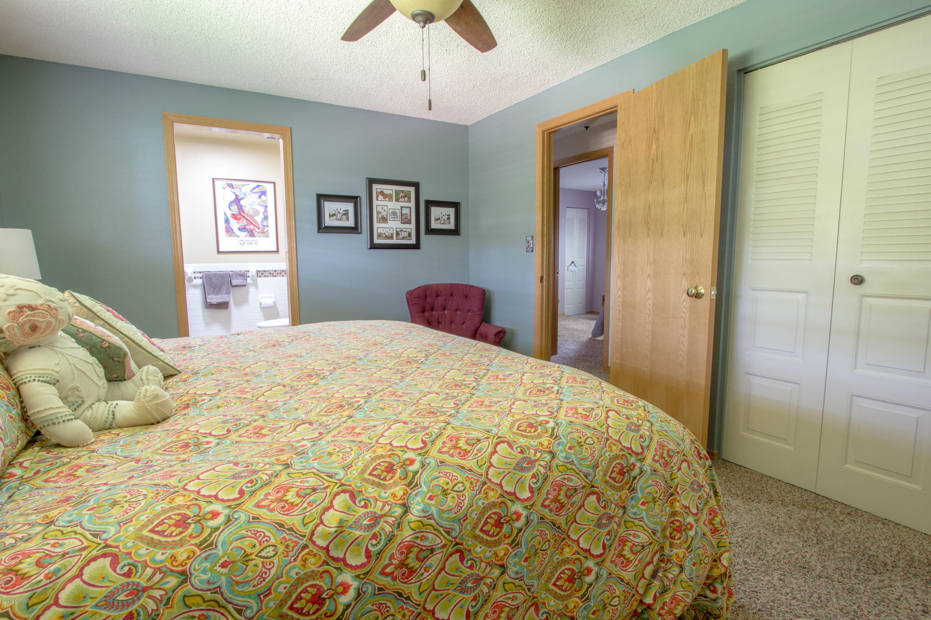 3210 Harrah Road Harrah, WA 98933 - Photo 21 of 33 a bedroom with a bed and a chandelier