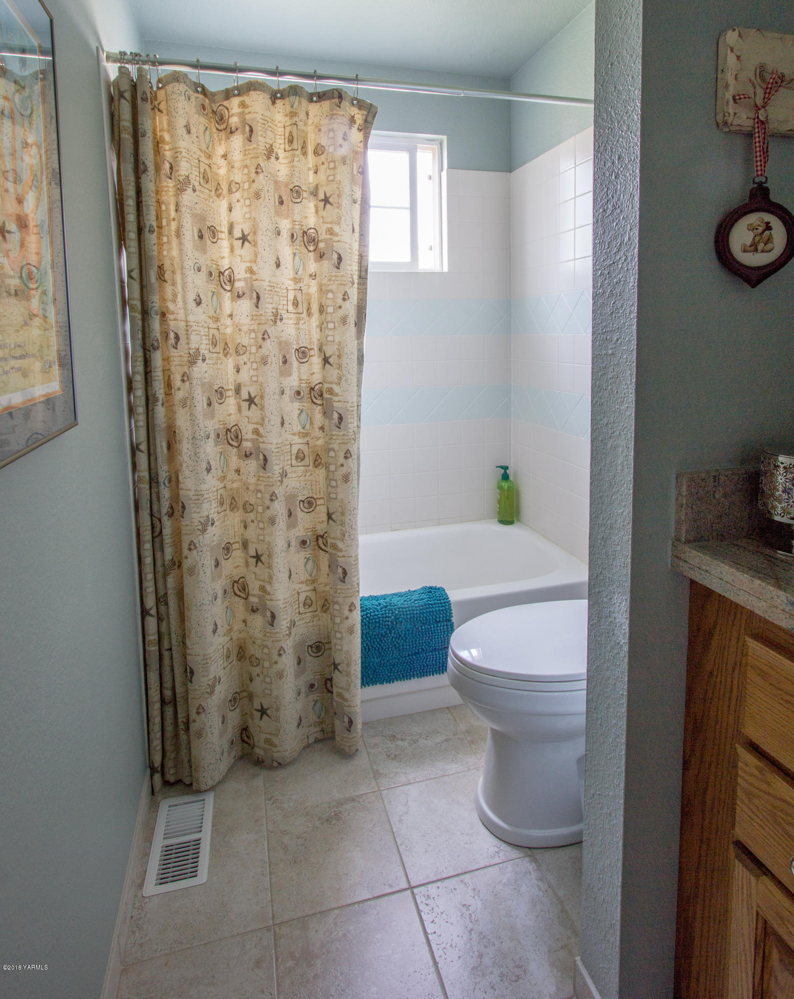 3210 Harrah Road Harrah, WA 98933 - Photo 27 of 33 a bathroom with a toilet and a shower