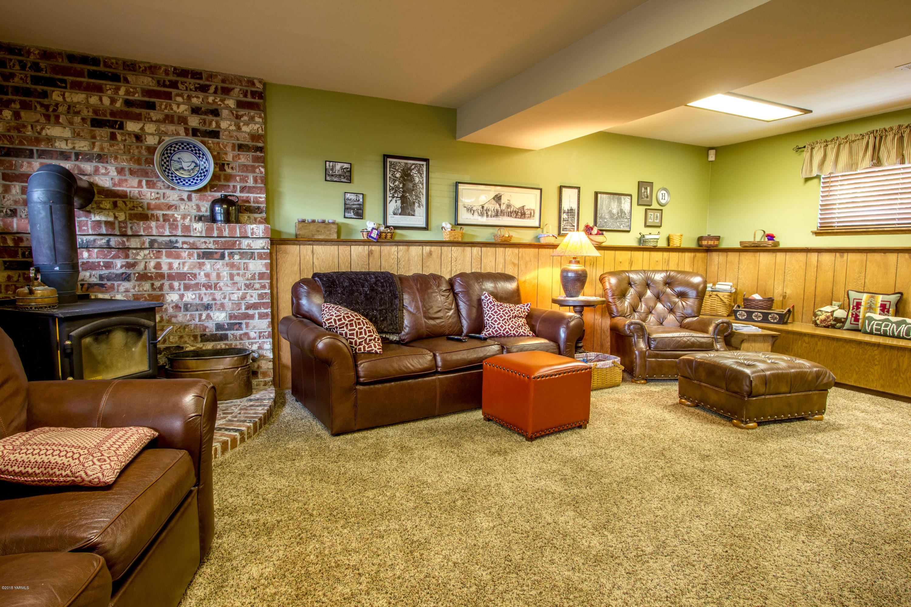 3210 Harrah Road Harrah, WA 98933 - Photo 29 of 33 a living room with furniture and a wooden floor