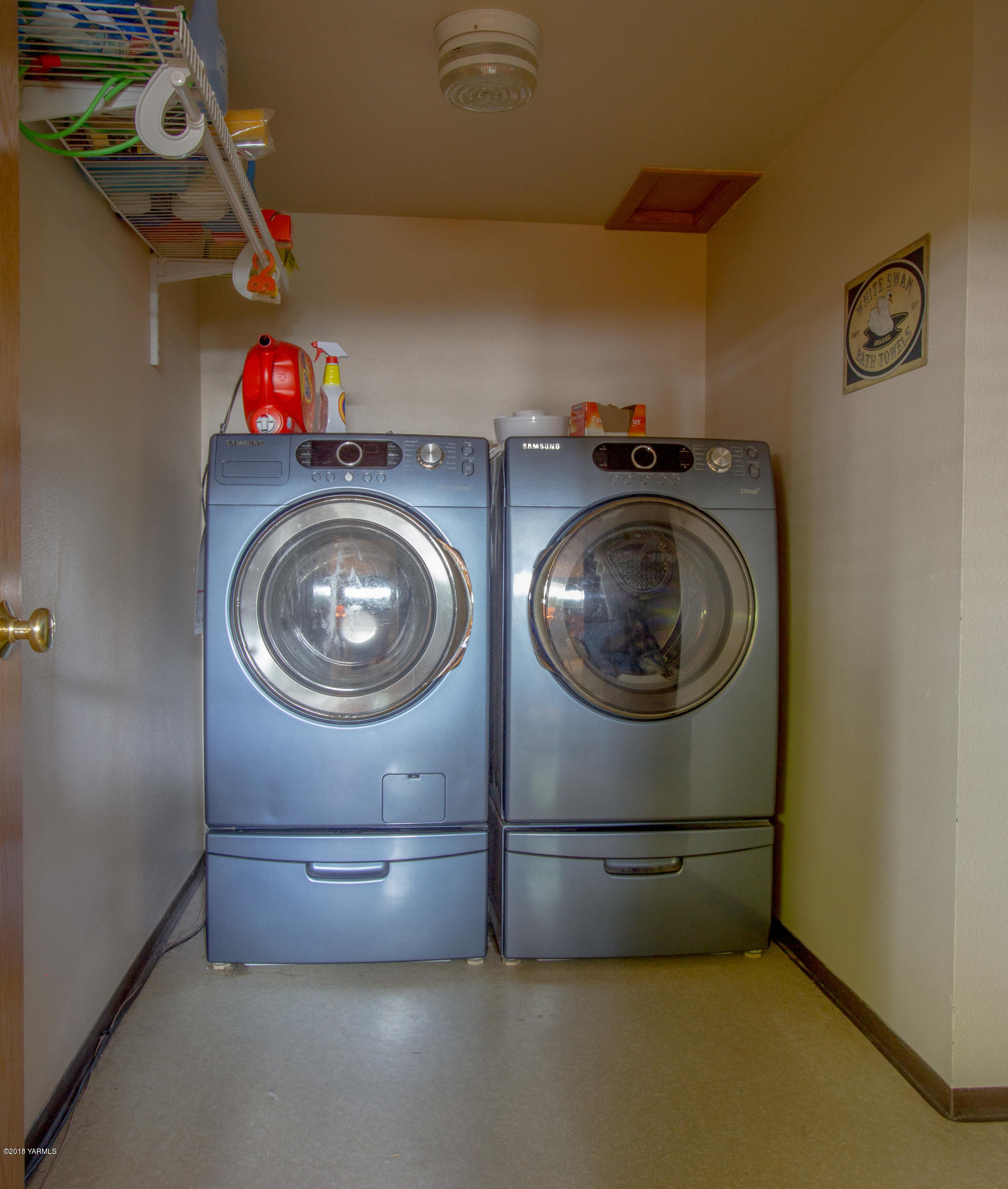 3210 Harrah Road Harrah, WA 98933 - Photo 32 of 33 a utility room with dryer and washer