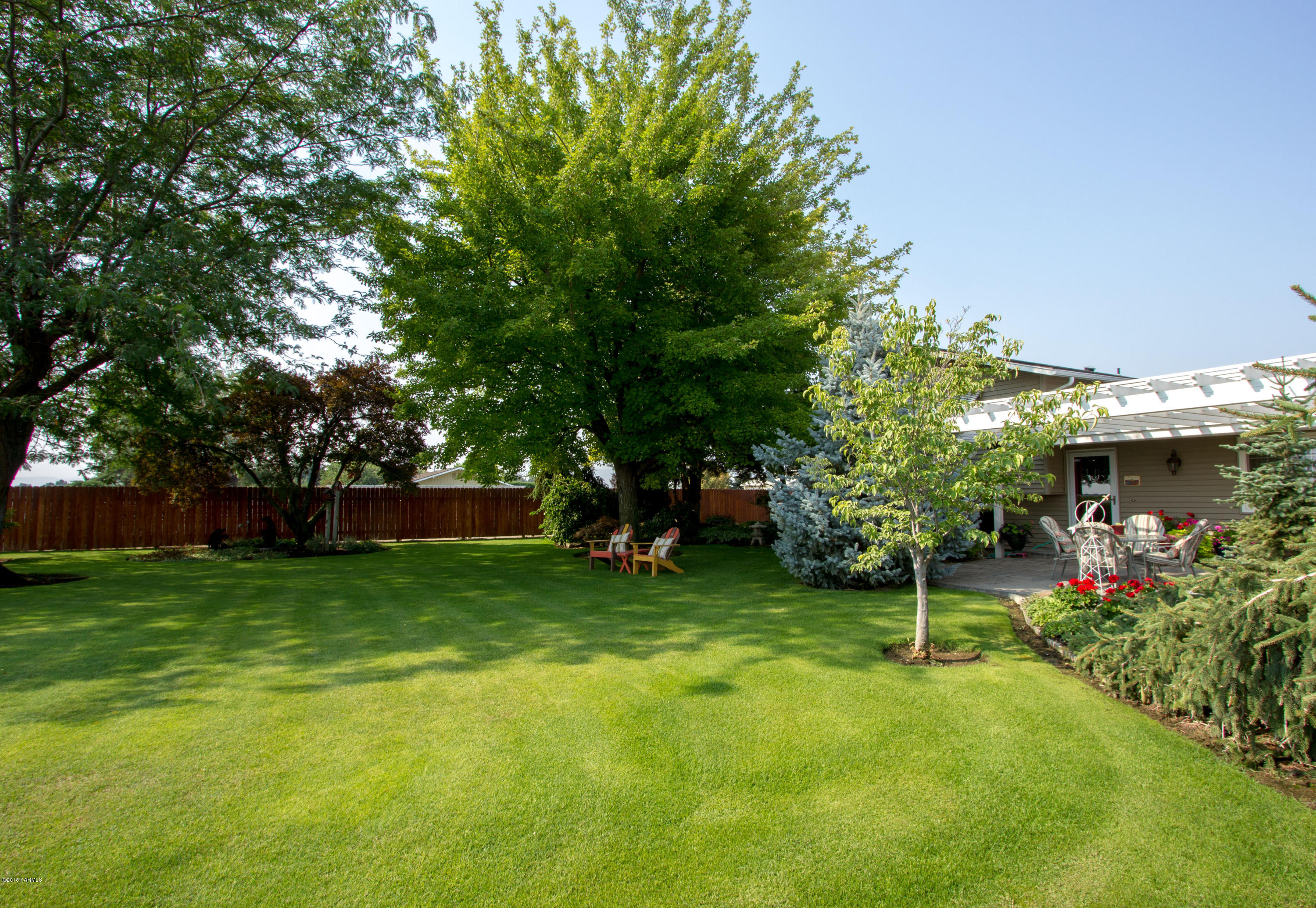 3210 Harrah Road Harrah, WA 98933 - Photo 5 of 33 a view of a backyard with a garden and entertaining space