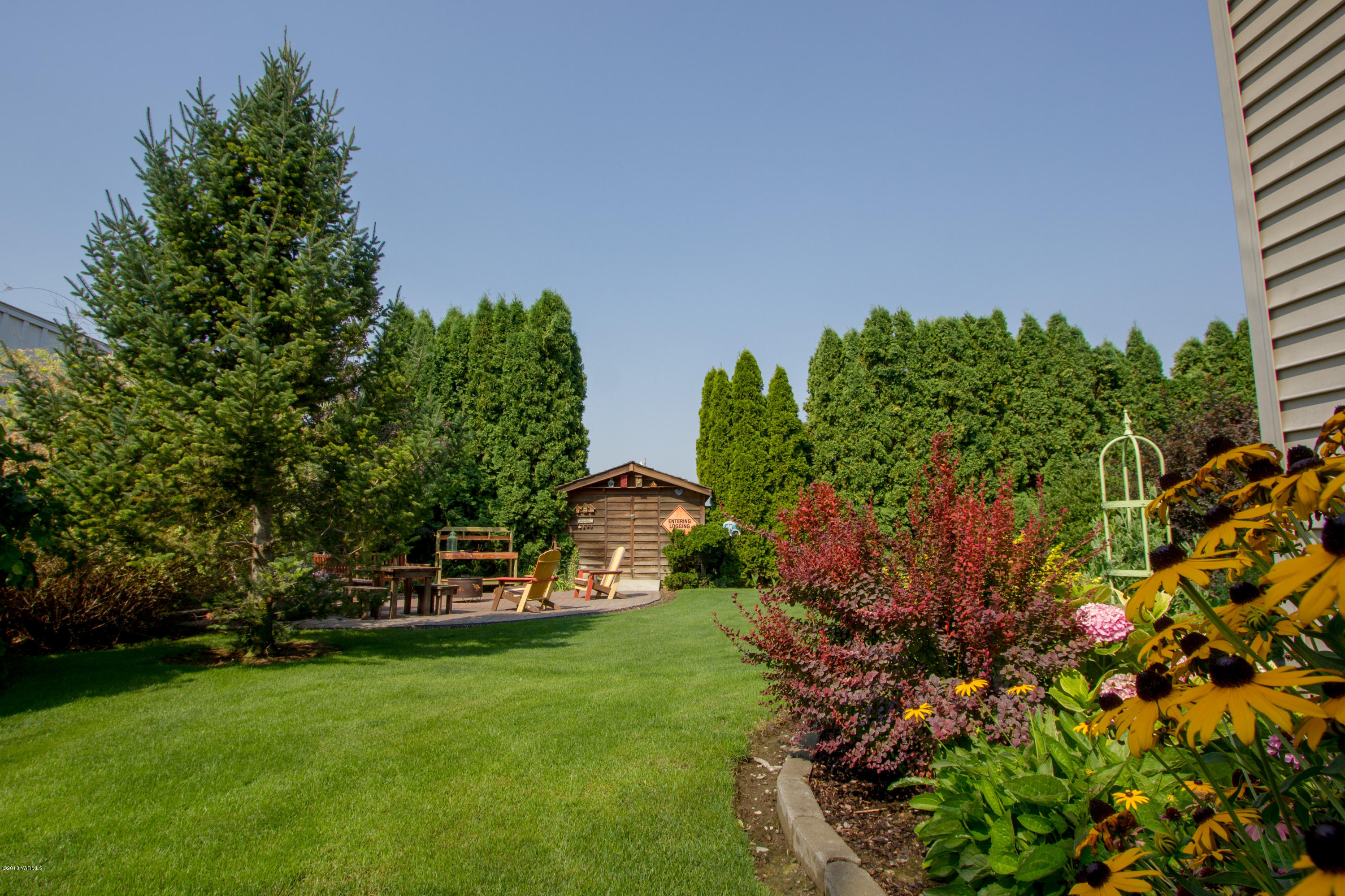 3210 Harrah Road Harrah, WA 98933 - Photo 8 of 33 a view of a chair and table in the garden