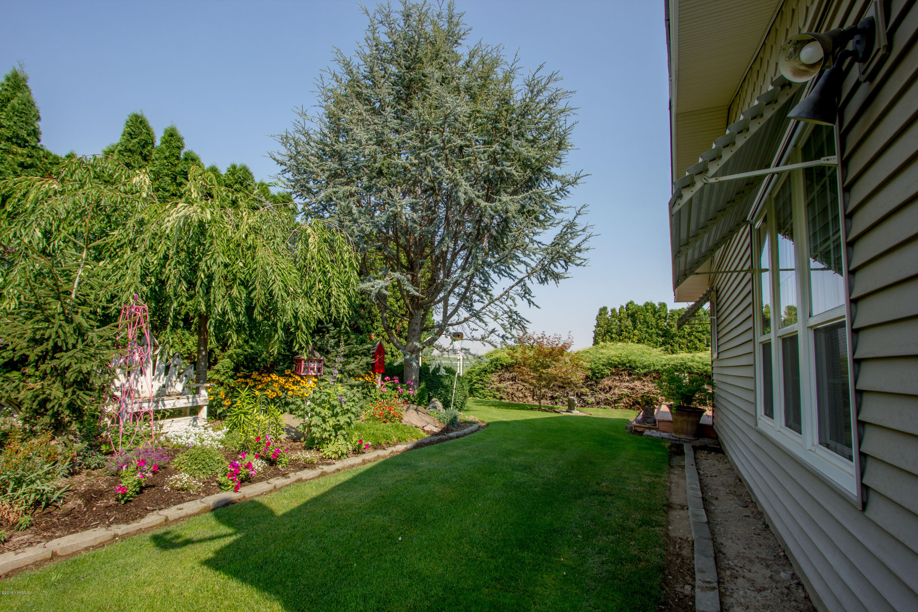 3210 Harrah Road Harrah, WA 98933 - Photo 9 of 33 a view of a garden with a flower garden