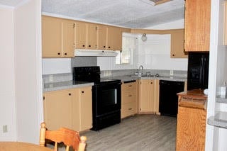 218 Long Branch Road, Unit D Eagle Point, OR 97524 - Photo 5 of 10 kitchen