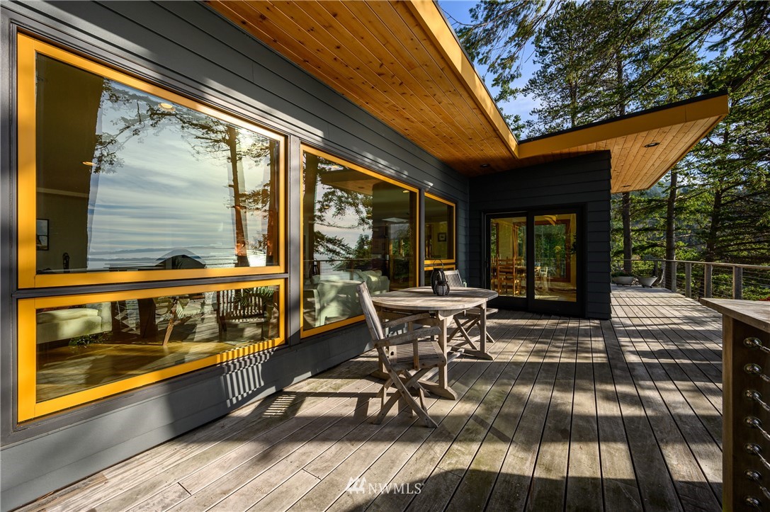 340 Cove Road Bellingham, WA 98229 - Photo 29 of 40 a view of a chairs and table in the balcony