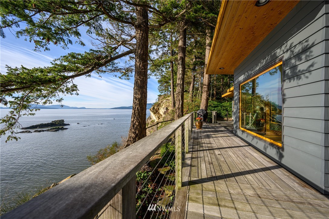 340 Cove Road Bellingham, WA 98229 - Photo 30 of 40 a view of balcony with wooden floor and fence