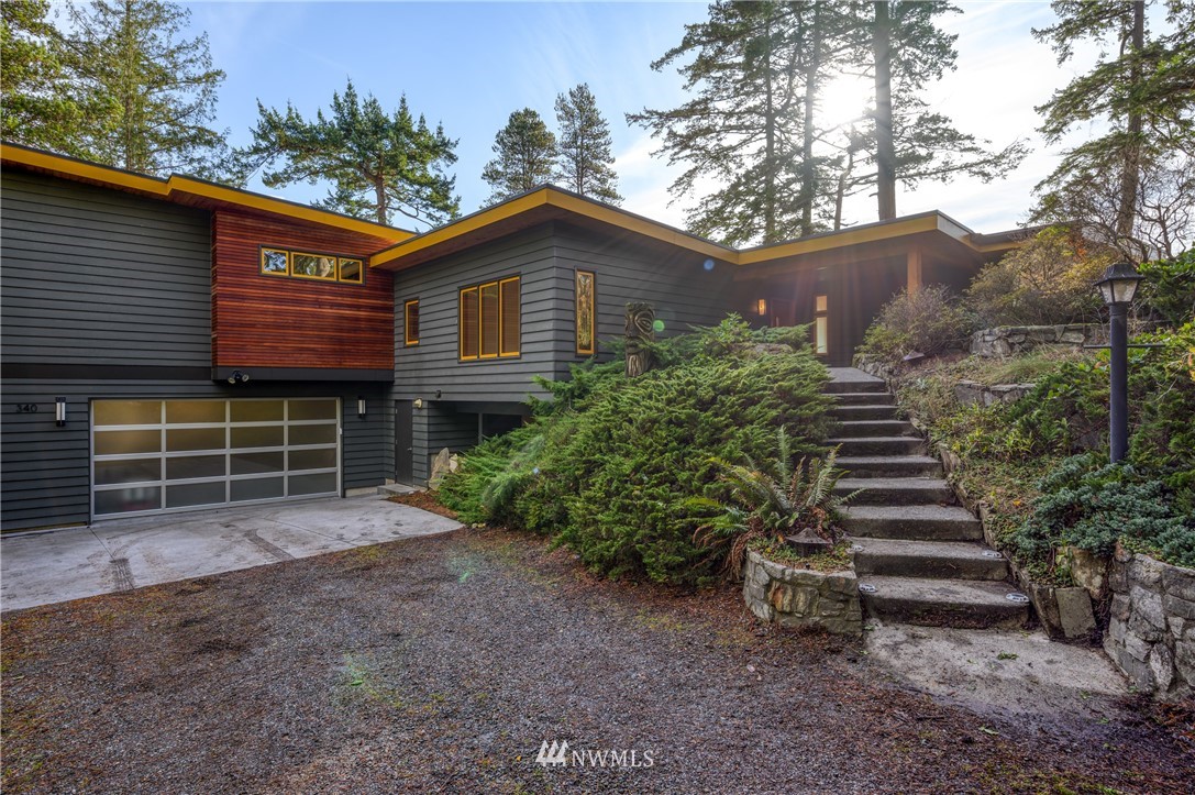 340 Cove Road Bellingham, WA 98229 - Photo 4 of 40 a front view of a house with garden