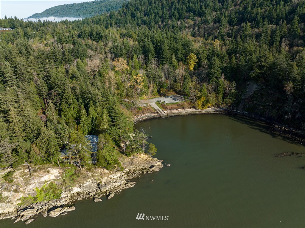 340 Cove Road Bellingham, WA 98229 - Photo 35 of 40 a view of a lake from a yard