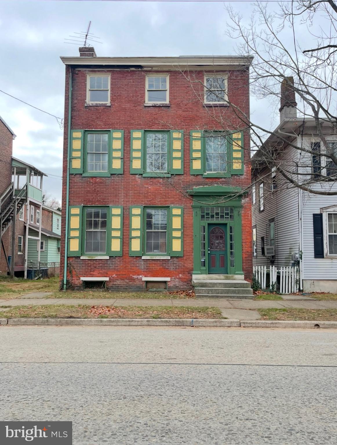 a view of building with a outdoor space