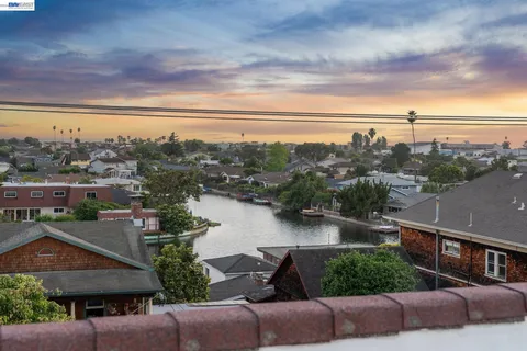 $1,899,000 | 2021 Clinton Avenue, Alameda, CA 94501