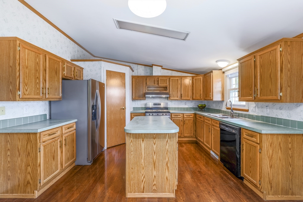 89 Celebration Circle Chicopee, MA 01020 - Photo 13 of 28