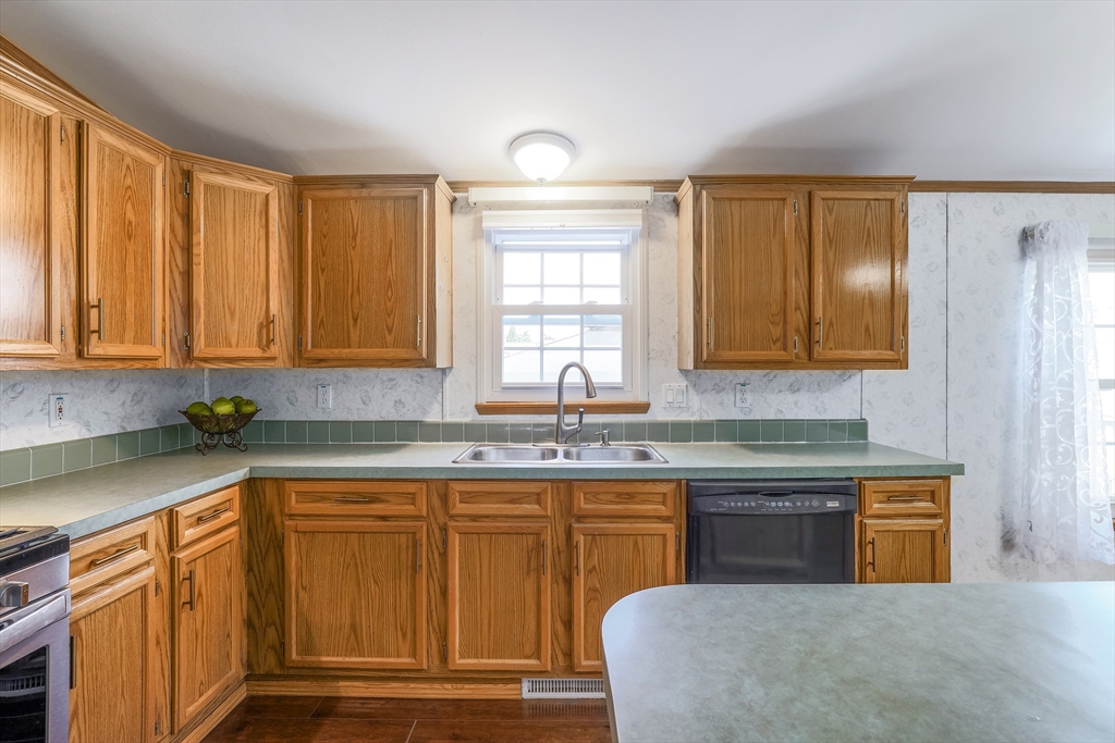 89 Celebration Circle Chicopee, MA 01020 - Photo 14 of 28